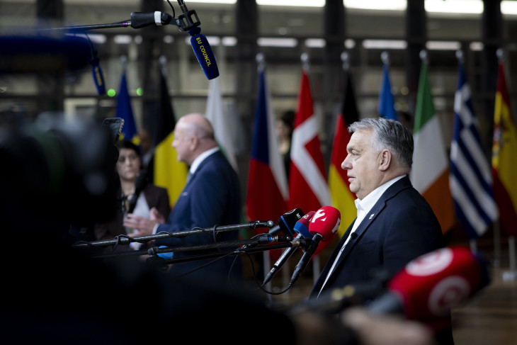 Orbán Viktor az EU-csúcson &ndash; jó lóra tett, de továbbra is kakukktojás 