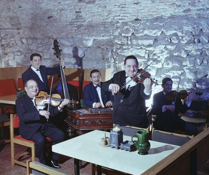 Cigányzene a budapesti Fortuna étteremben, 1966-ban. Hol van ma a helye?