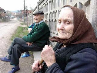 Érkezik a 13. és 14. havi nyugdíj, így őrizheti meg az értékét a plusz pénz