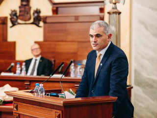 Szabó Péter az Országos Bírói Tanács elnöke épp ügyvédekhez szól