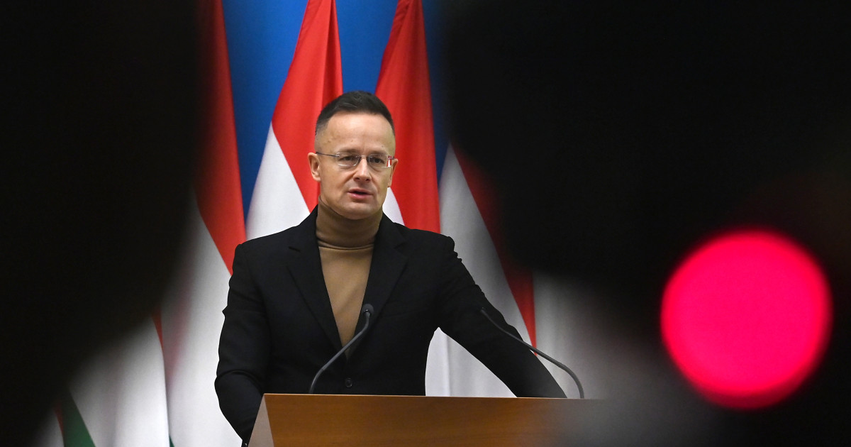 Szijjártó Péter a századik stratégiai partnerségi megállapodás megkötésén  