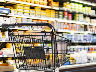 Befagyott a magyar boltok forgalma