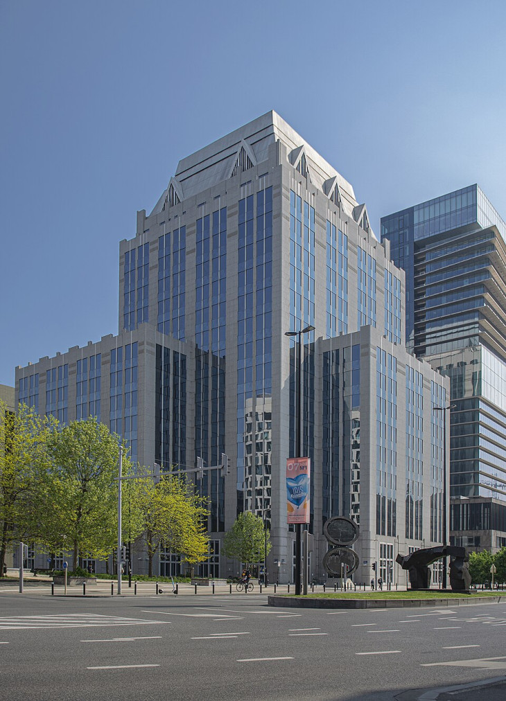 Kisütött a nap a brüsszeli székhelyű Euroclear bank felett