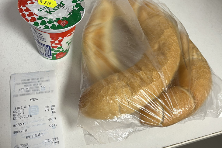 Semmi rendkívülit nem vásároltunk; a kefir áfája visszajárna, a kiflié nem