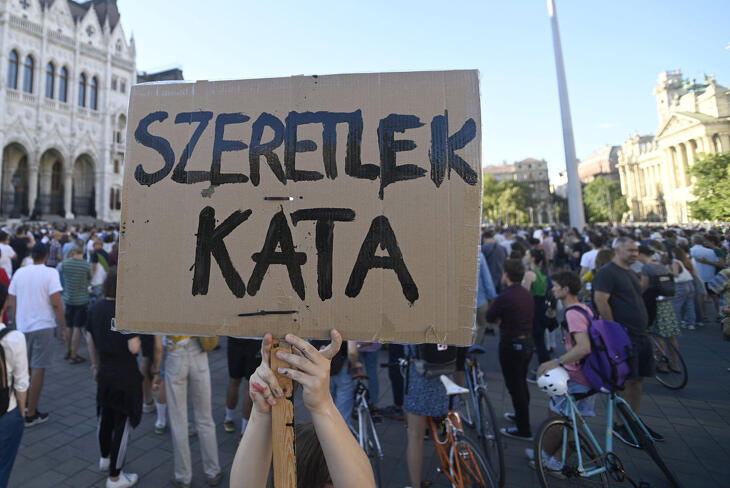 Már nem dúl a szerelem a kormányzat és kata között