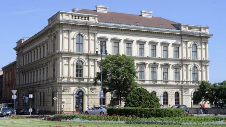 A nagy fogadkozások ellenére egyelőre nem változott a Budapesten székelő Nemzetközi Beruházási Bank tulajdonosi összetétele. Fotó: MTI