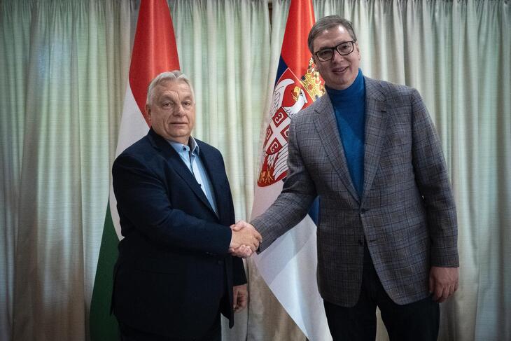 Az Orbán-kormánnyal baráti viszonyban lévő szerb vezetés megkezdte a diplomáciai puhatolózásokat