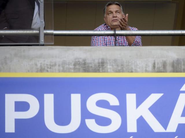 Orbán a felcsúti stadionban (Fotó: MTI)