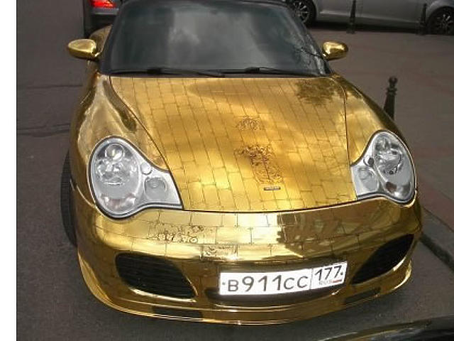 Az ellopott, de megkerült arany Porsche