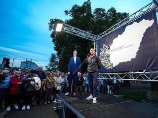 A rendőrség sem árulta el, ki kamerázta be Magyar Péter győri fórumának helyszínét