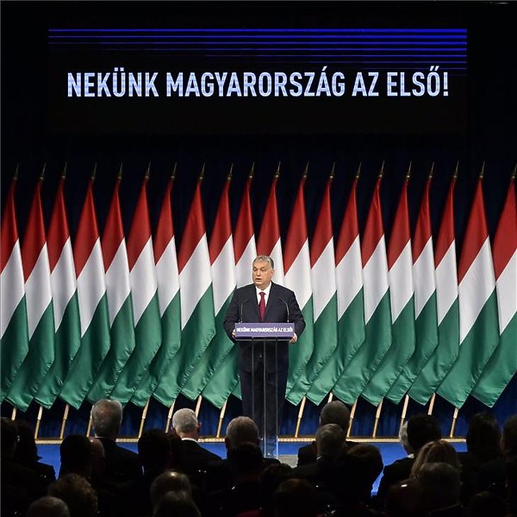 Orbán Viktor évértékelő beszédet mond (Fotó: MTI)