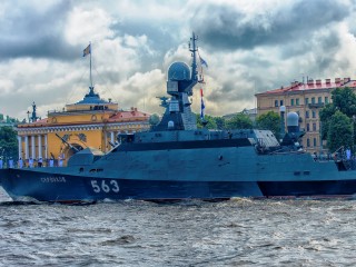 Az orosz hadiflotta parádéja Szentpéterváron (2017-es felvétel). Fotó: Depositphotos