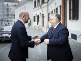 Charles Michelt, az Európai Tanács elnökét fogadja Orbán Viktor miniszterelnök a Karmelita kolostornál 2023. november 27-én. Fotó: MTI / Miniszterelnöki Sajtóiroda / Fischer Zoltán