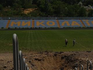 Egy ukrán stadiont is rakétatalálat ért, a NATO bajszát rángatják az oroszok - esti háborús hírösszefoglaló