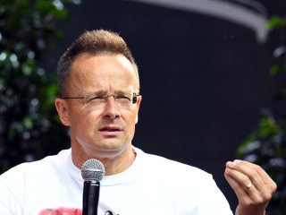  Szijjártó Péter külgazdasági és külügyminiszter a Szemmagasságban - a magyar külpolitika kihívásai címmel rendezett panelbeszélgetésen a MOL Nagyszínpadon, a Mathias Corvinus Collegium (MCC) által szervezett MCC Feszten, Esztergomban 2024. augusztus 3-án.