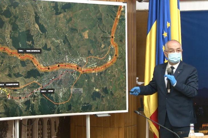 Emil Boc polgármester mutatja be a vonal terveit (Fotó: Facebook)