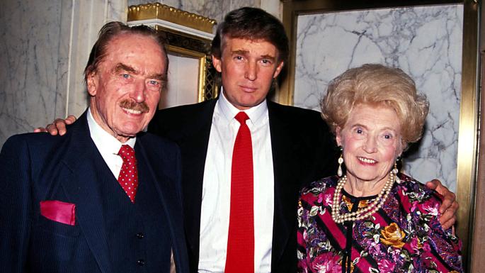 Donald Trump szüleivel, Fred és Mary Anne Trumppal 1992-ben. (fotó: Rex Features/Shutterstock)
