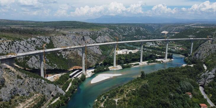 Komoly viadukt épül