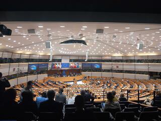 Betiltaná a közösségi médiát a 16 éven aluliaknak az Európai Parlament