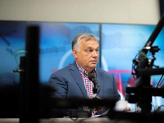 Orbán Viktor: száguldunk, vágtatunk, jól állunk a harmadik oltásokkal