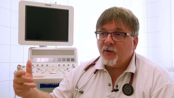 Civilben kardiológus a győri polgármester. Fotó: youtube