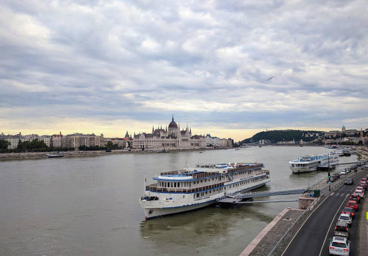 A Duna mindkét oldalán vannak hosszabb szakaszok, ahol bőven elférnének bérlakáshajók. Fotó: pixabay.com