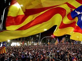 A spanyol alkotmánybíróság felfüggesztette Katalónia függetlenségi deklarációját