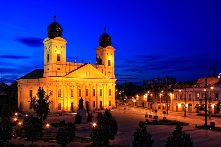 Hatezer lámpatestet cserélnek le idén Debrecenben. Fotó: Depositphotos