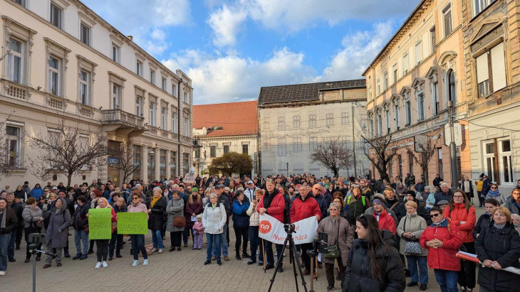 Miskolcon is utcára vonultak a gyülekezési törvény megváltoztatása ellen