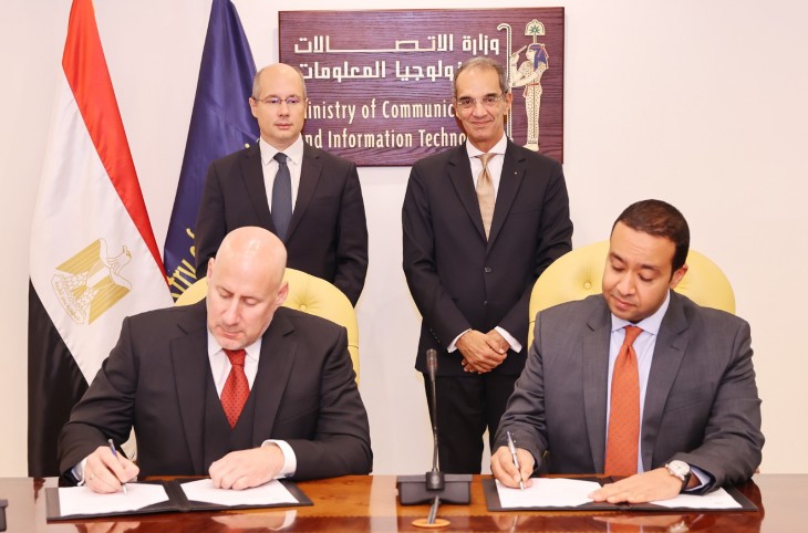 Jászai Gellért, a 4iG Nyrt. elnöke és Mohamed Nasr, a Telecom Egypt vezérigazgatója írta alá a megállapodást. Fotó: 4iG