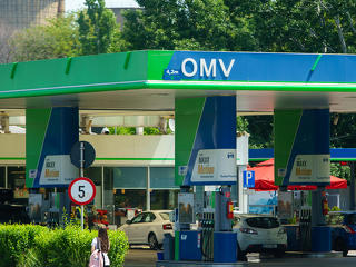 Pénteken 9 forinttal csökken a benzin ára
