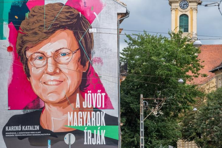 Karikó Katalint ábrázoló ötemeletes falfestmény a budapesti Krisztina körúton (Fotó: MTI/Balogh Zoltán)