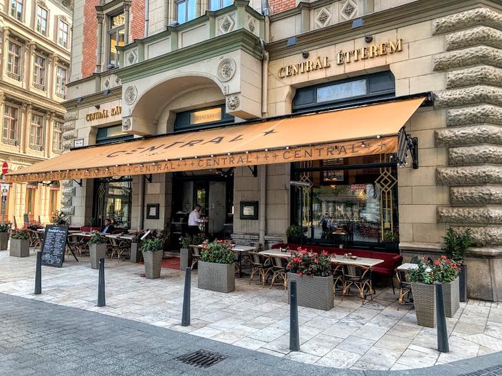 A terasz korhű, sok zöld növénnyel díszített, klasszikus francia grand café stílusú lesz. Fotó: Offbeat Budapest