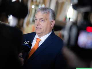 Orbán Viktort kérdezik
