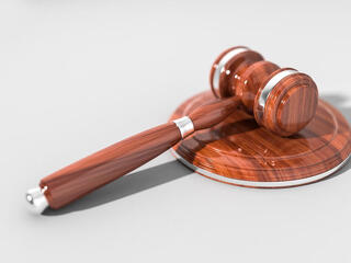 Megbírságolták a HírTV-t – Balázsék viszont megúszták