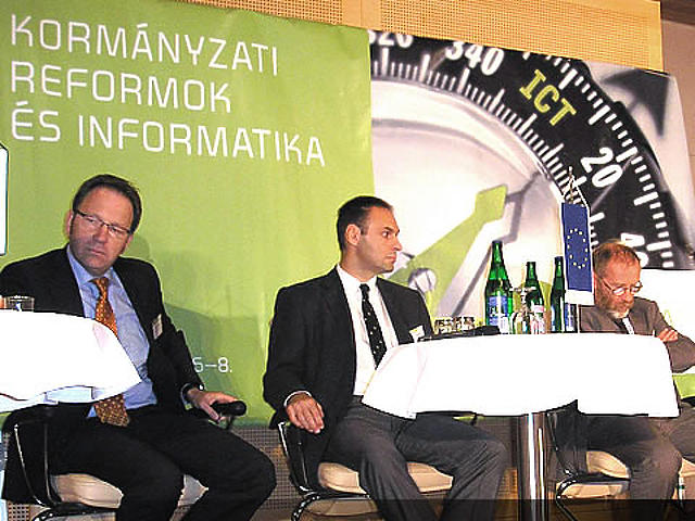 A konvergenciát elemezte Simó György (Magyar Telekom), Gacsal József (Intel) és Beck György (Vodafone).