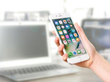 Mire készül a kormány? Jöhetnek a vészhelyzeti mobilhívások