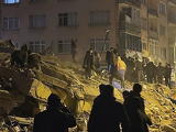 Húszezer fölé is mehet a földrengés áldozatainak száma