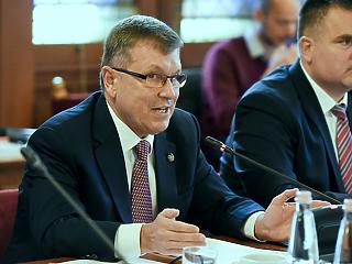 Újabb 6 évre bizalmat szavazott a gazdasági bizottság Matolcsy György MNB-elnöknek