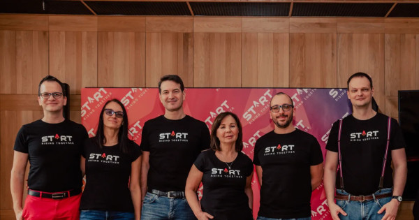A STRT alapítói - saját bevallásuk szerint -  sorozatvállalkozók, sikeres startup építők, akik túl vannak már exiteken. 