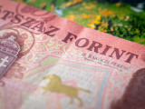 Pénzt váltana a nyaraláshoz? Örülhet, mert megtáltosodott a forint 