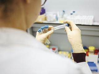 Nyugtalanító rekord: soha ilyen nagy arányban nem lettek pozitívak a koronavírus-tesztek