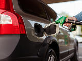 Nincs megállás: újabb árcsökkenés a benzinkutakon