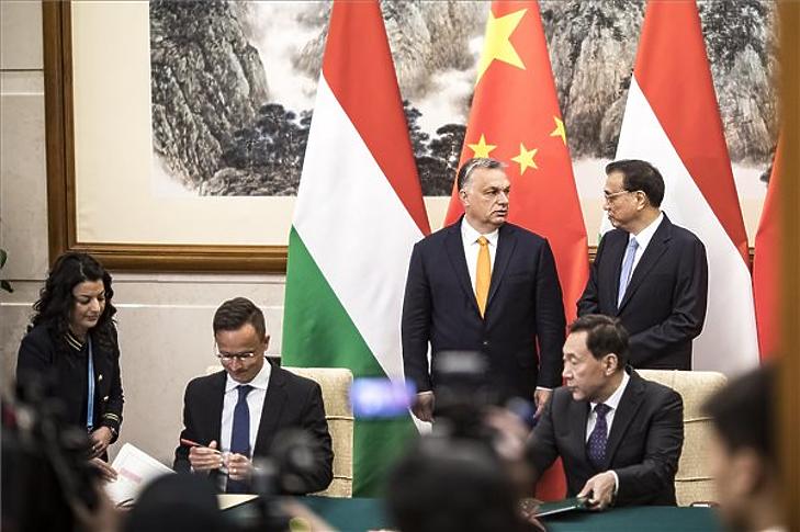 Orbán Viktor és Li Ko-csiang kínai miniszterelnök kétoldalú tárgyalásukon Pekingben 2019. április 25-én. (Fotó: MTI/Miniszterelnöki Sajtóiroda/Szecsődi Balázs)