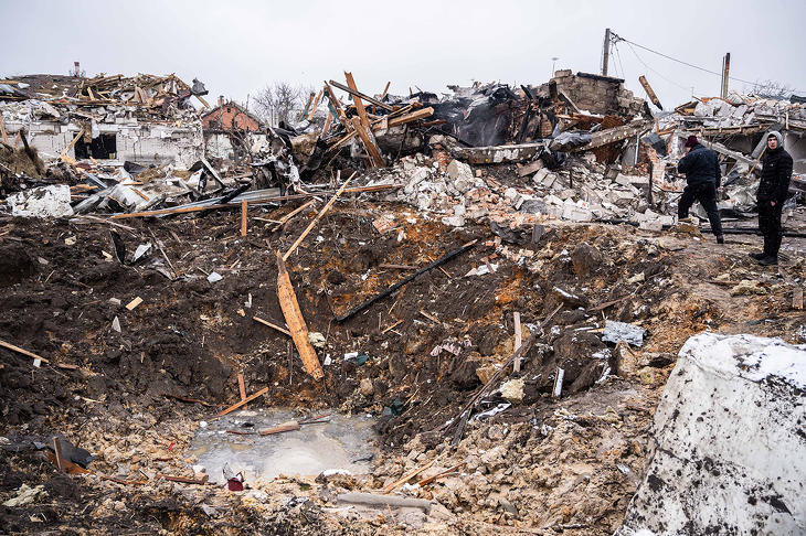 Lakóházakat ért orosz tüzérségi támadás után Zsitomirban.  Fotó: UNIAN