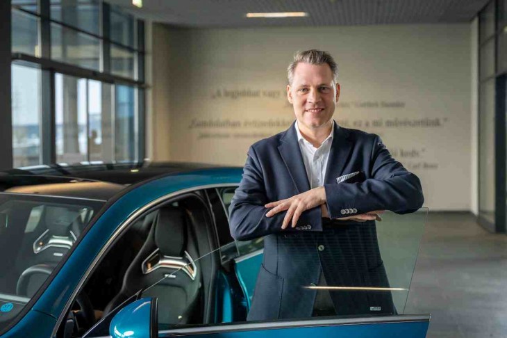 Jens Bühler 21 éve különböző vezetői pozíciókban dolgozik a Mercedes-Benznél. Fotó: Mercedes-Benz