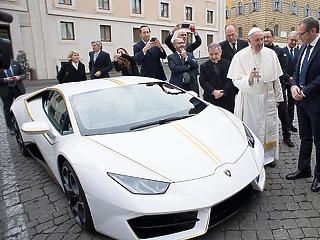 Ferenc pápa Lambója 226 millió forintnyi euróért kelt el