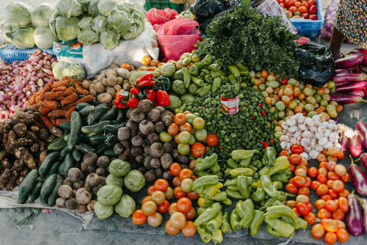 Nem ritka, hogy az exportált hazai alapanyag nagyobb hozzáadott értékű német, vagy osztrák termékként, feldolgozva, visszakerül a hazai boltokba