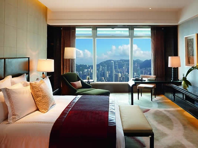 Átadták a világ legmagasabb hoteljét Hongkongban