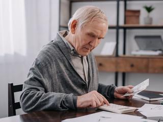 További nyugdíjemelést követelnek a kisnyugdíjasoknak